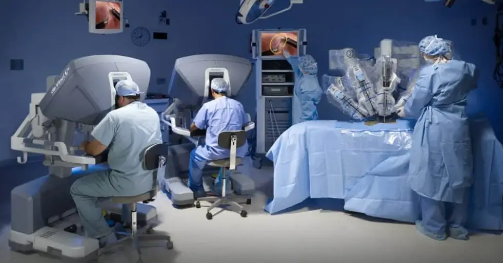 novo currículo e robô médico DA20
