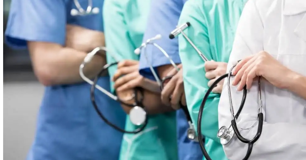 Medicina em Portugal via Enem pode ter vaga mais cara para brasileiros