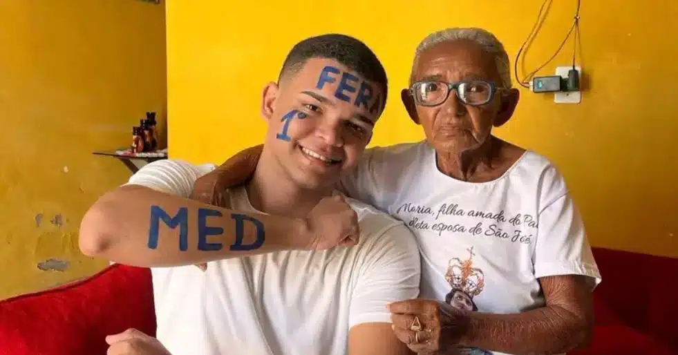 Jovem cearense é aprovado em Medicina após rotina de 10 horas diárias de estudo