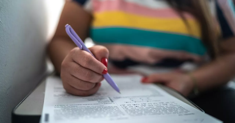 Concursos médicos 2025: onde estão as vagas, salários e como se preparar