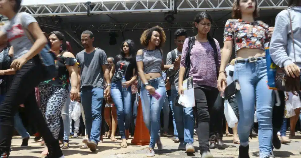 Enem 2025: Perfil dos inscritos destaca juventude, gênero e diversidade racial