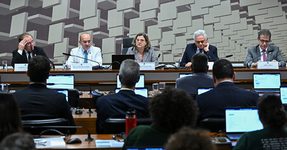 Debate no Senado expõe resistência ao Exame de Proficiência em Medicina, proposto para elevar a qualidade da formação médica no Brasil.