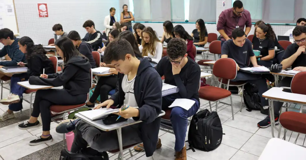 MEC divulga edital para vagas remanescentes do Fies 2025; veja prazos e regras