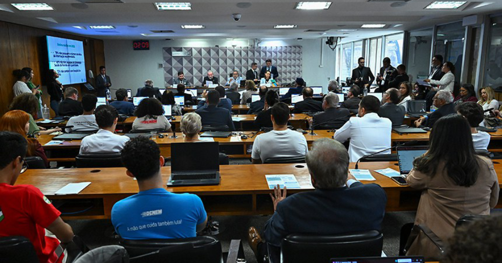 Senado volta a debater exame de proficiência para médicos