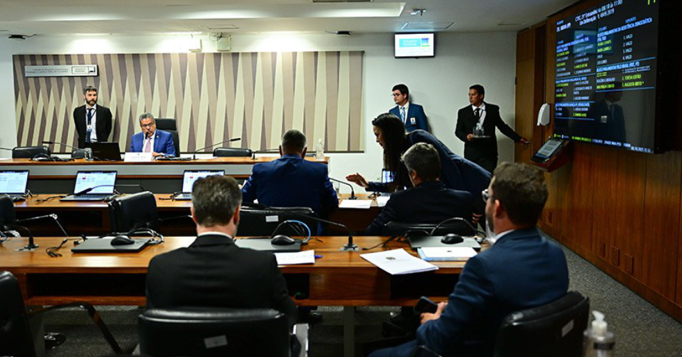 Comissão convoca ministros para esclarecer curso da UFPE