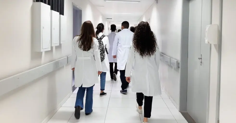 suspenso edital medicina