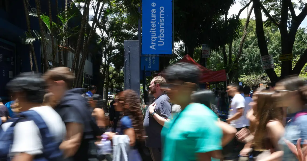 Enem: por que dois candidatos com o mesmo número de acertos tiram notas diferentes?Entenda