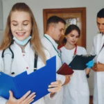 Vestibular Tradicional ou Online: Conheça os formatos dos vestibulares de Medicina e veja qual é o melhor para você