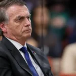 Bolsonaro é internado em UTI