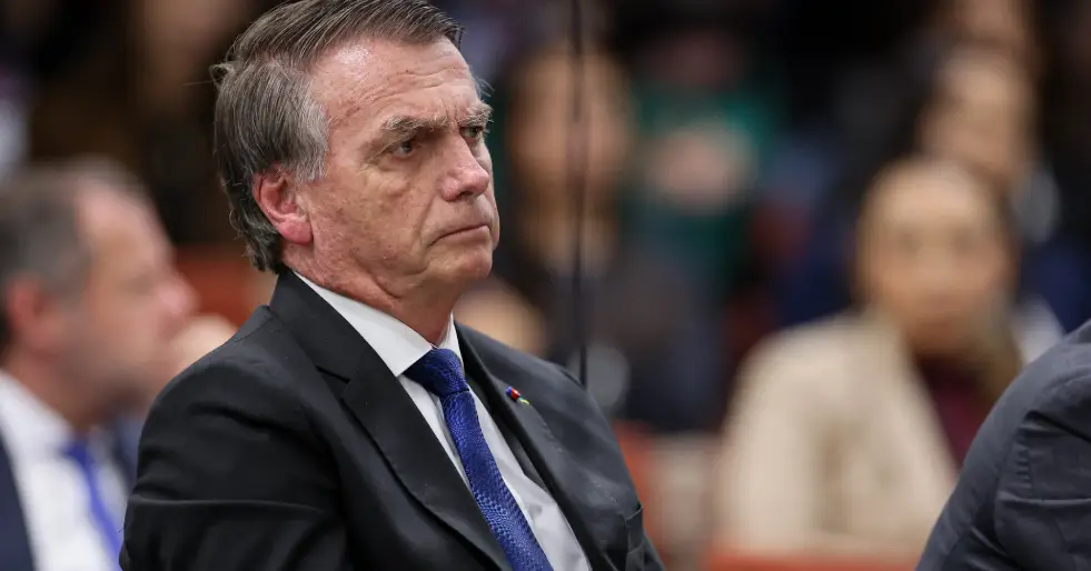 Bolsonaro é internado em UTI