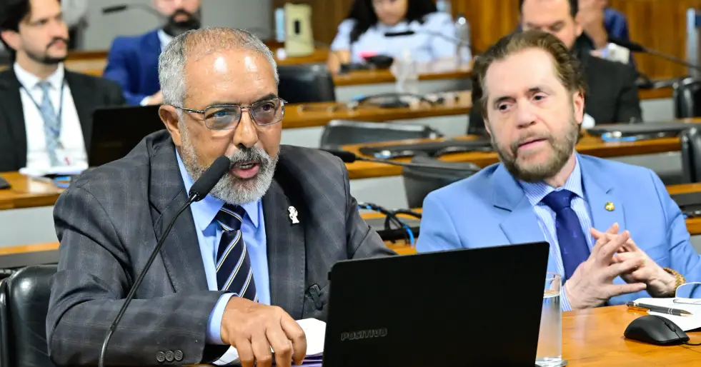 Senado adia projeto que proíbe cotas na residência médica