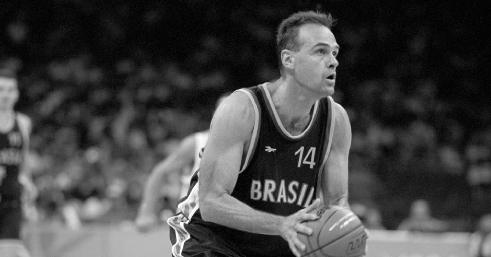 Oscar Schmidt entrou para o Hall da Fama do basquete em Springfield em 2013.