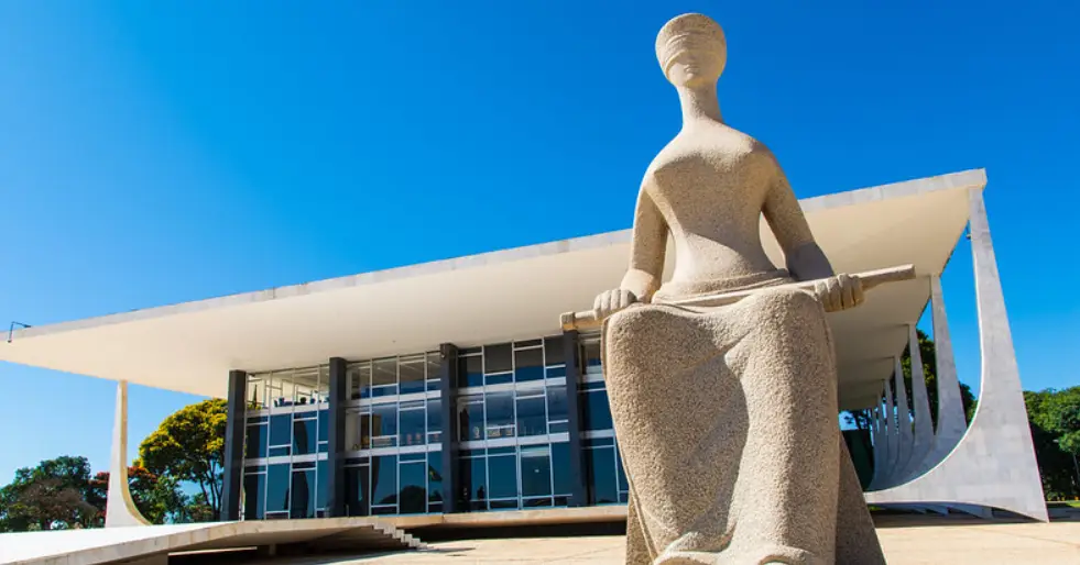 STF barra curso de medicina