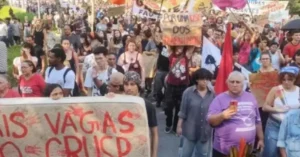 Mais de 50 universidades entram em greve e afetam mais de 900 mil estudantes no Brasil