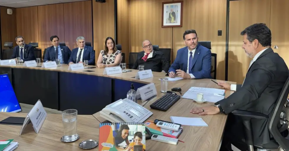 Em reunião com a AMIES, MEC anuncia aplicação semestral do Enamed a partir de 2027