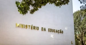 Universidades federais ficam sem previsão de repasses após bloqueio de verbas do MEC