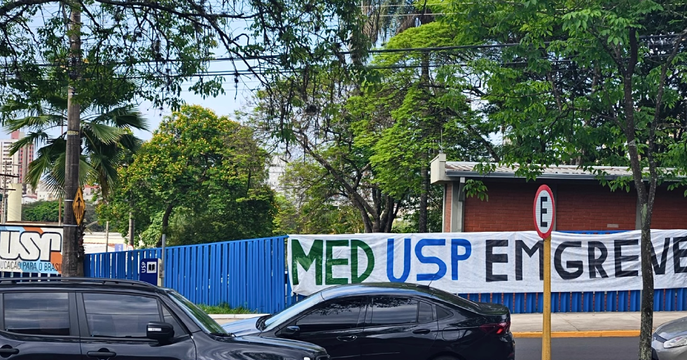Greve de estudantes de medicina na Usp Bauru