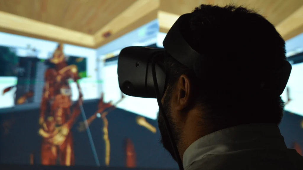 Homem usando tecnologia de inteligência artificial