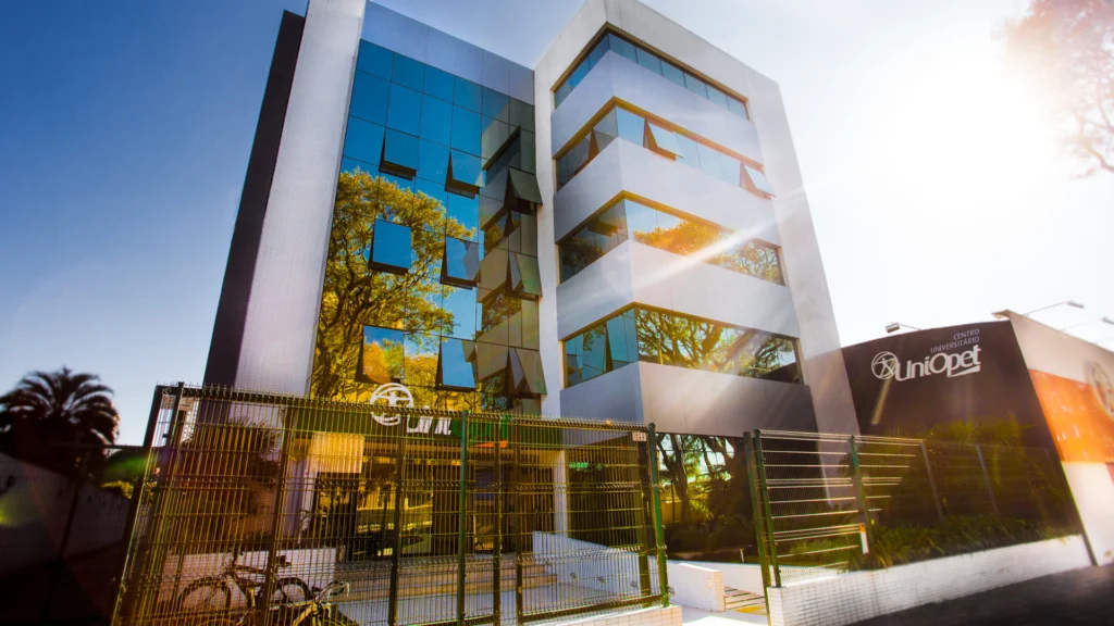 UniOpet, instituição educacional em Curitiba, Paraná
